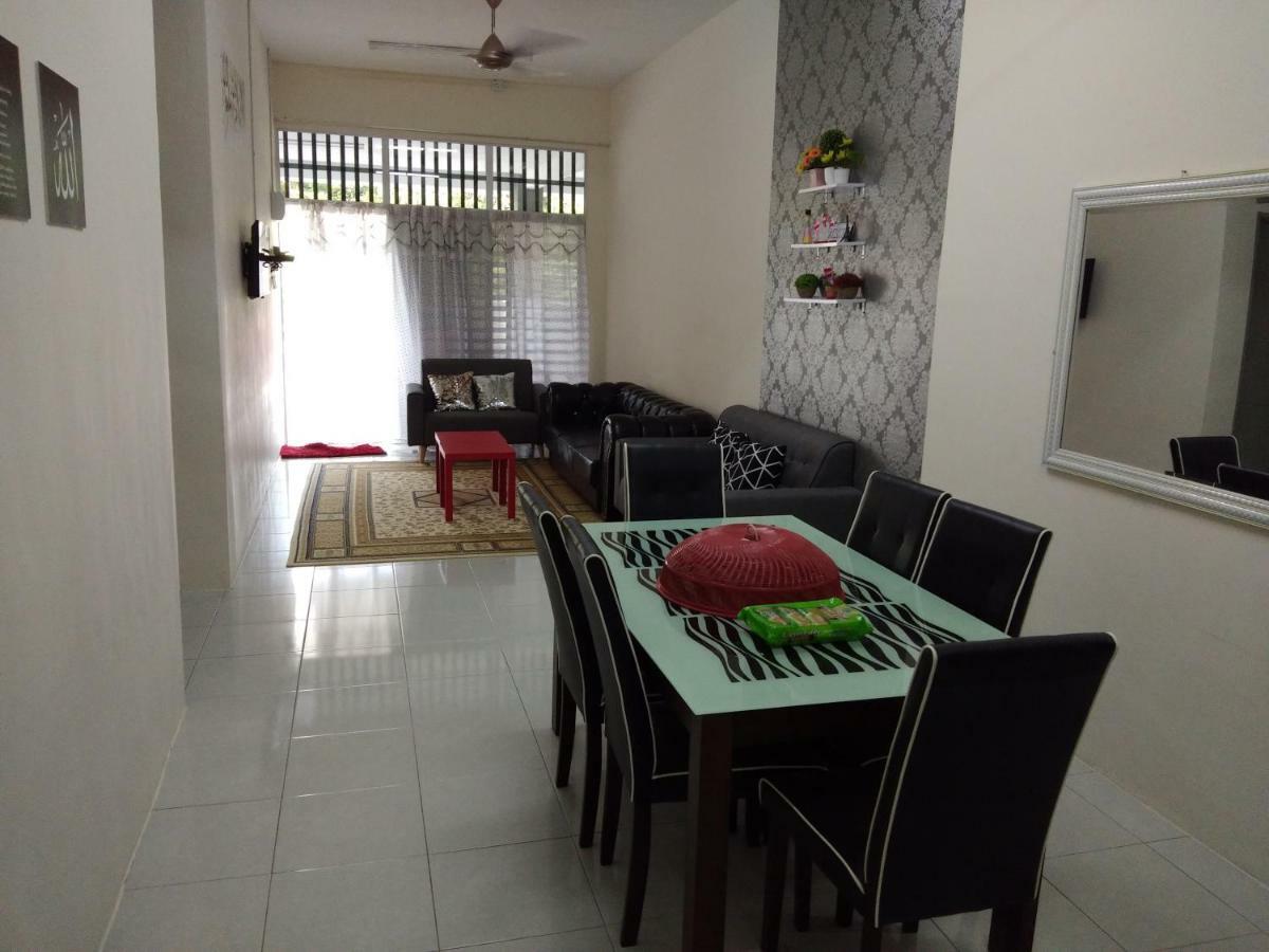 Zah'Ra Homestay Kuala Lipis Exterior photo